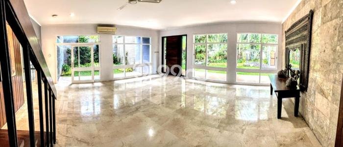Jarang Ada! Rumah Sewa 5 Kamar Nyaman Siap Huni Senopati Jarang Ada! Rumah Sewa 5 Kamar Nyaman Siap Huni Senopati