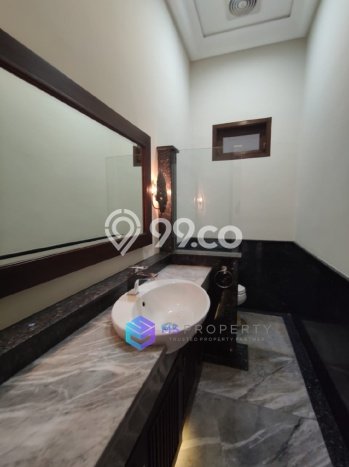 Ready to Use! Luxury House LT 650m2 Desain Modern di Kemang Ready to Use! Luxury House LT 650m2 Desain Modern di Kemang