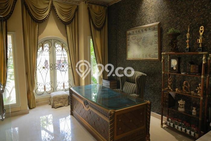 Ready to Use! Luxury House LT 1000m2 Desain Elegan di Pakuwon Ready to Use! Luxury House LT 1000m2 Desain Elegan di Pakuwon