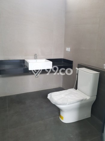 For Sale! Premium House LT 250m2 Desain Modern di Pakuwon Indah For Sale! Premium House LT 250m2 Desain Modern di Pakuwon Indah