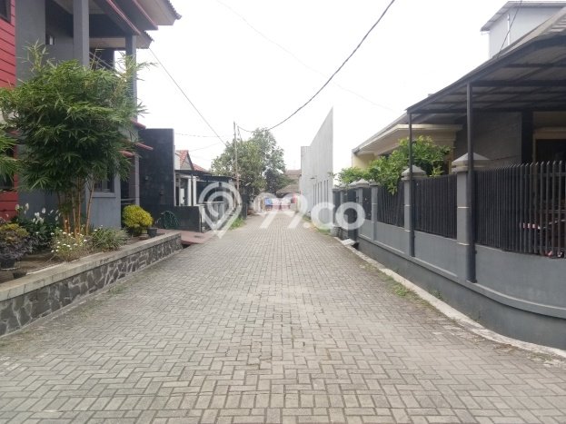 Rumah lokasi Buah Batu, Bandung, Luas 213m² LB 160m² Rumah lokasi Buah Batu, Bandung, Luas 213m² LB 160m²