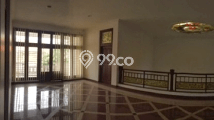 Rumah Mewah LB 500m2 Siap Pakai Desain Elegan di Surabaya Kota, Surabaya Rumah Mewah LB 500m2 Siap Pakai Desain Elegan di Surabaya Kota, Surabaya