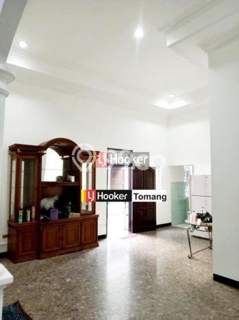Rumah di Jembatan Dua, 5 KT, Konsep Modern, Luas 230m² LB 230m² Rumah di Jembatan Dua, 5 KT, Konsep Modern, Luas 230m² LB 230m²