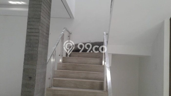 Rumah Mewah LB 350m2 Siap Pakai Desain Elegan di Puri Indah, Jakarta Barat Rumah Mewah LB 350m2 Siap Pakai Desain Elegan di Puri Indah, Jakarta Barat