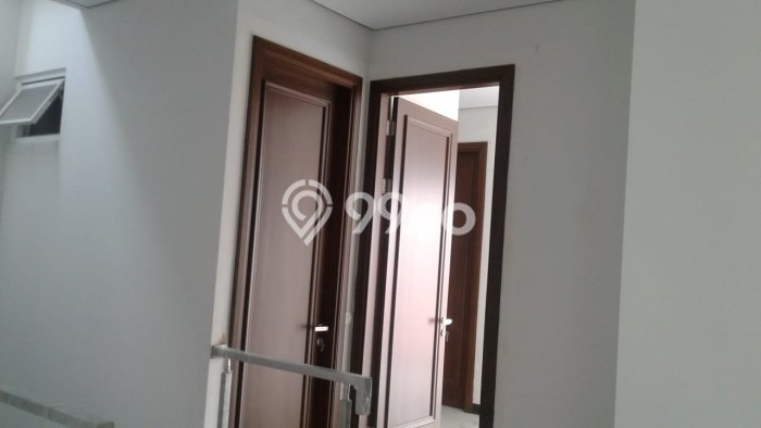Rumah Mewah LB 350m2 Siap Pakai Desain Elegan di Puri Indah, Jakarta Barat Rumah Mewah LB 350m2 Siap Pakai Desain Elegan di Puri Indah, Jakarta Barat