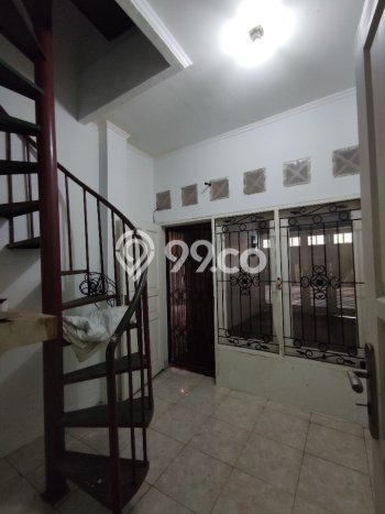 Lokasi terbaik! Rumah siap pakai dikontrakkan di Tebet LB 150m2 Lokasi terbaik! Rumah siap pakai dikontrakkan di Tebet LB 150m2