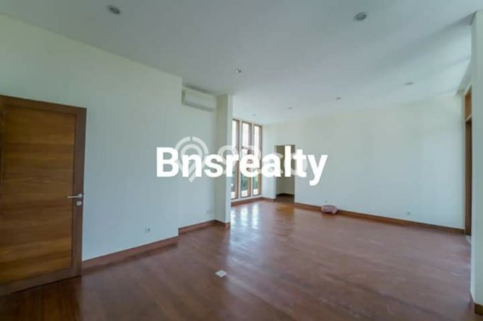 Rumah Strategis LT 420m2m² / LB 550m2m² di Lokasi Strategis Canggu, Badung Rumah Strategis LT 420m2m² / LB 550m2m² di Lokasi Strategis Canggu, Badung