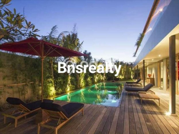 Rumah Lokasi Strategis di Canggu, Badung, LT 805m2m² LB 560m2m² Rumah Lokasi Strategis di Canggu, Badung, LT 805m2m² LB 560m2m²