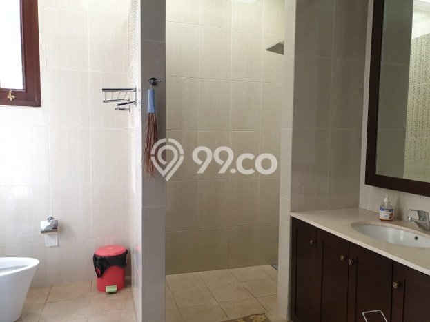 KESEMPATAN EMAS! Rumah Berkualitas di Pondok Indah, Jakarta Selatan, LT 370m² LB 500m² KESEMPATAN EMAS! Rumah Berkualitas di Pondok Indah, Jakarta Selatan, LT 370m² LB 500m²