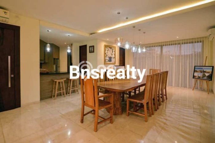 Rumah EXCLUSIVE di Ungasan, Badung, Luas 1800m2m² LB 800m2m² KESEMPATAN TERBATAS! Rumah EXCLUSIVE di Ungasan, Badung, Luas 1800m2m² LB 800m2m² KESEMPATAN TERBATAS!