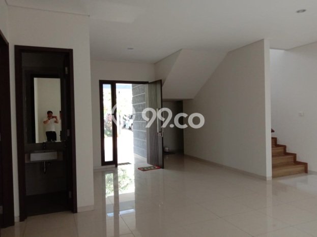 Disewakan! Rumah 4 Kamar Tidur &
4 Kamar Mandi di Lebak Bulus, Jakarta Selatan Disewakan! Rumah 4 Kamar Tidur &
4 Kamar Mandi di Lebak Bulus, Jakarta Selatan