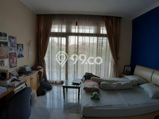 LOKASI PREMIUM! Rumah Berkembang area Kembangan, Luas 360m² Bangunan 450m² LOKASI PREMIUM! Rumah Berkembang area Kembangan, Luas 360m² Bangunan 450m²