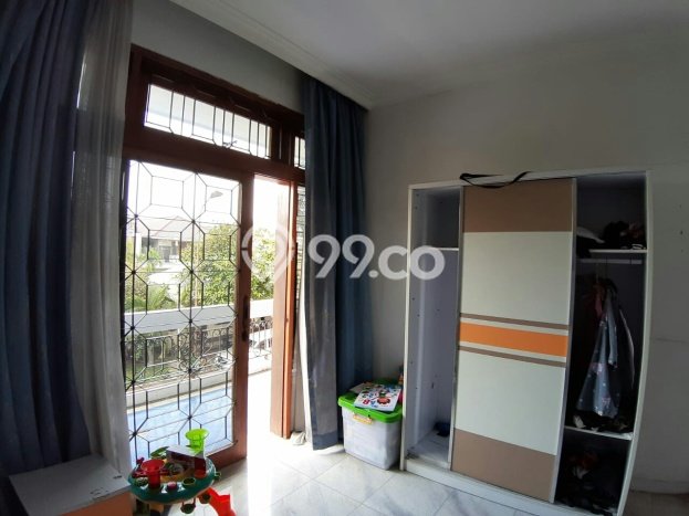 LOKASI PREMIUM! Rumah Berkembang area Kembangan, Luas 360m² Bangunan 450m² LOKASI PREMIUM! Rumah Berkembang area Kembangan, Luas 360m² Bangunan 450m²