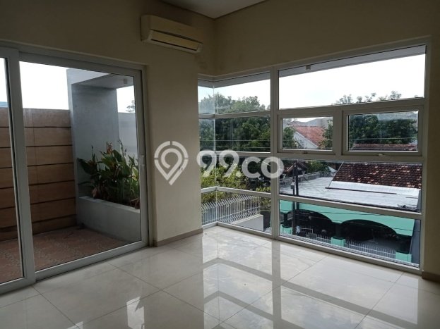 Dijual Rumah Premium dengan Fasilitas Sekitar Komplit di Semarang Tengah, Semarang Dijual Rumah Premium dengan Fasilitas Sekitar Komplit di Semarang Tengah, Semarang