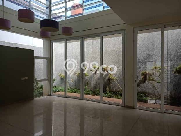 Dijual Rumah Premium dengan Fasilitas Sekitar Komplit di Semarang Tengah, Semarang Dijual Rumah Premium dengan Fasilitas Sekitar Komplit di Semarang Tengah, Semarang