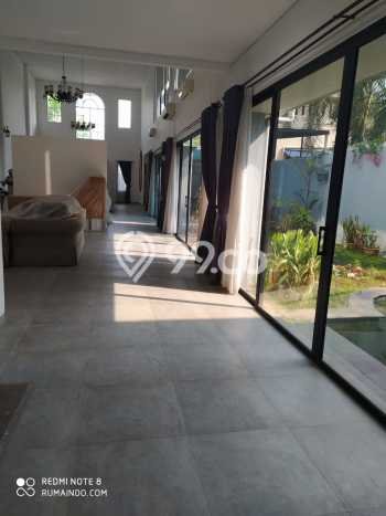 Rumah Mewah dg Private Pool TERMURAH dekat Sekolah Gonzaga Pejaten Barat, Jakarta Selatan Rumah Mewah dg Private Pool TERMURAH dekat Sekolah Gonzaga Pejaten Barat, Jakarta Selatan