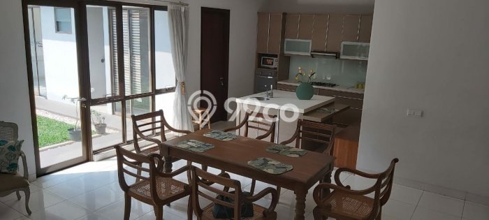 Rumah Nyaman di BSD, 4 KT, Area Tenang, LT 300m² Bangunan 250m² Rumah Nyaman di BSD, 4 KT, Area Tenang, LT 300m² Bangunan 250m²