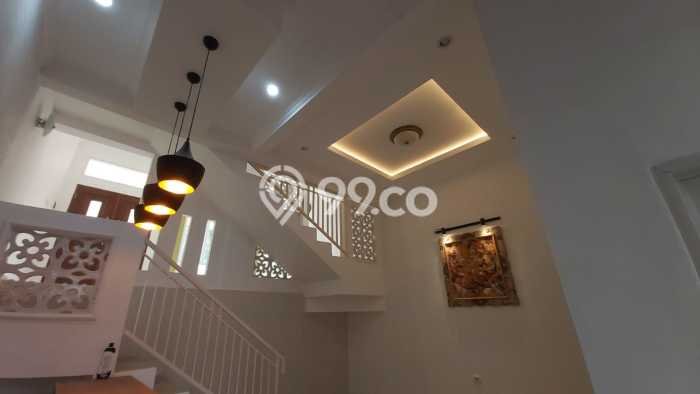 For Sale Rumah 4 Kamar Lokasi Ideal Bagus dan Strategis di Cinere For Sale Rumah 4 Kamar Lokasi Ideal Bagus dan Strategis di Cinere