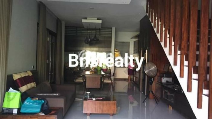 HARGA SPECIAL! Rumah Asri di Renon, LT 350m2m² LB 250m2m² HARGA SPECIAL! Rumah Asri di Renon, LT 350m2m² LB 250m2m²