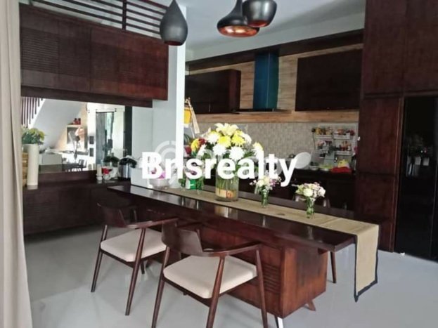 HARGA SPECIAL! Rumah Asri di Renon, LT 350m2m² LB 250m2m² HARGA SPECIAL! Rumah Asri di Renon, LT 350m2m² LB 250m2m²