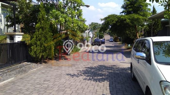 PROPERTI UNGGULAN! Rumah di , 2 KM, Area Elite, Luas 210m2m² Bangunan 200m2m² PROPERTI UNGGULAN! Rumah di , 2 KM, Area Elite, Luas 210m2m² Bangunan 200m2m²