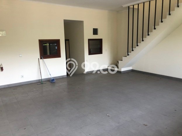 Luxury Modern House For Lease BSD City Area (SPACIOUS BACKYARD & SWIMMING POOL) Luxury Modern House For Lease BSD City Area (SPACIOUS BACKYARD & SWIMMING POOL)