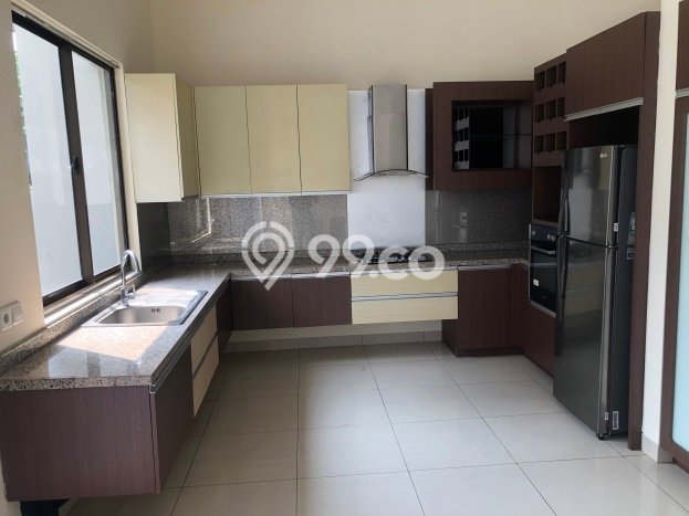 Luxury Modern House For Lease BSD City Area (SPACIOUS BACKYARD & SWIMMING POOL) Luxury Modern House For Lease BSD City Area (SPACIOUS BACKYARD & SWIMMING POOL)