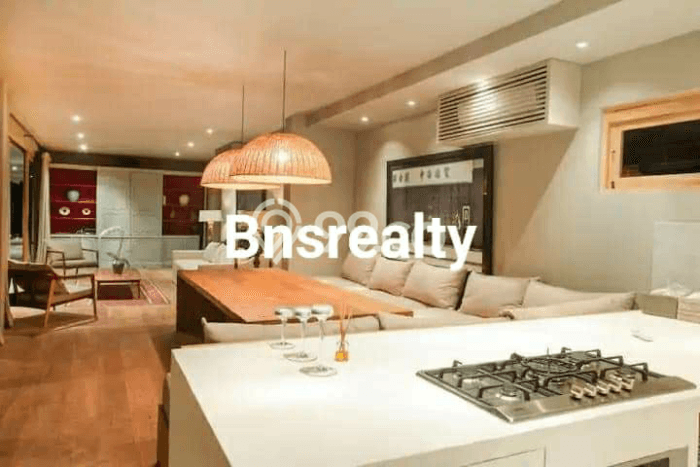 Rumah Terawat LT 900m2m² / LB 600m2m² di Kawasan Komersial Canggu, Badung Rumah Terawat LT 900m2m² / LB 600m2m² di Kawasan Komersial Canggu, Badung