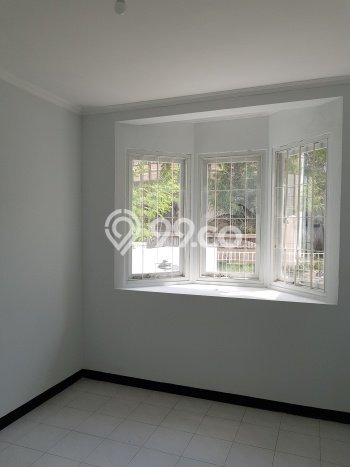Rumah Luas Asri 3 KT Siap Huni di HR Muhammad Surabaya Rumah Luas Asri 3 KT Siap Huni di HR Muhammad Surabaya