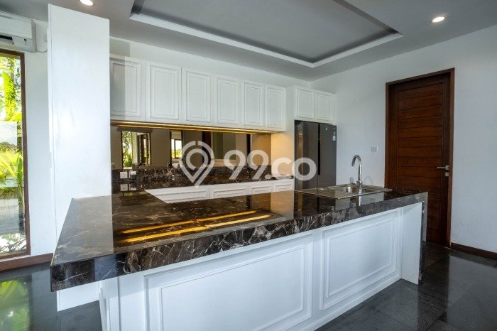 Ready to Use! Luxury House LT 364m2 Desain Elegan di Cemagi Ready to Use! Luxury House LT 364m2 Desain Elegan di Cemagi