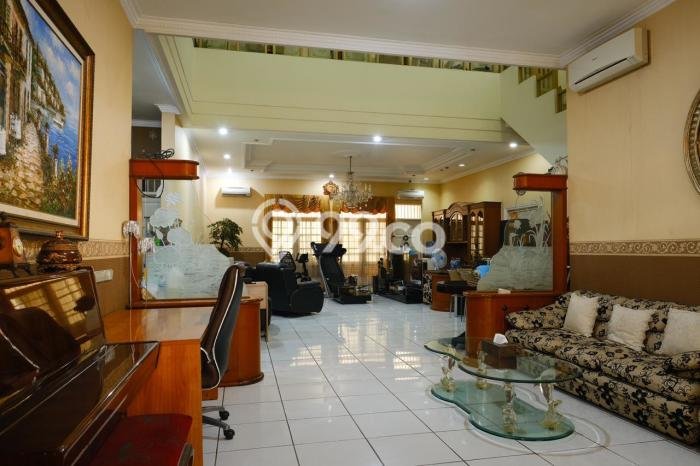 Rumah luas di Jl. Cemara Cipete Selatan, Cilandak Jakarta Selatan Rumah luas di Jl. Cemara Cipete Selatan, Cilandak Jakarta Selatan