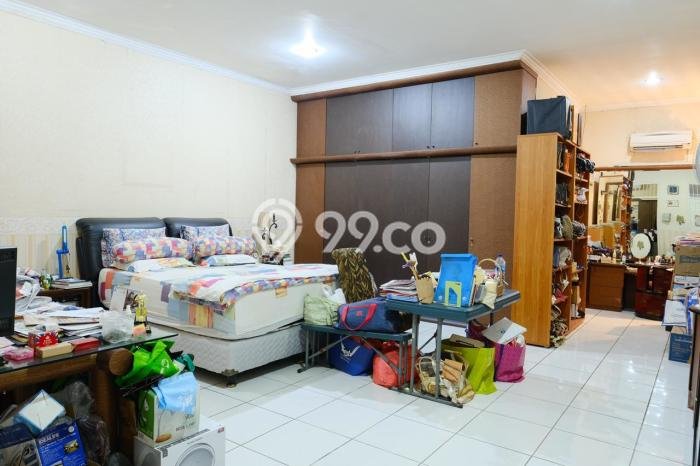 Rumah luas di Jl. Cemara Cipete Selatan, Cilandak Jakarta Selatan Rumah luas di Jl. Cemara Cipete Selatan, Cilandak Jakarta Selatan