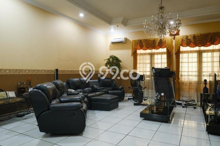 Rumah luas di Jl. Cemara Cipete Selatan, Cilandak Jakarta Selatan Rumah luas di Jl. Cemara Cipete Selatan, Cilandak Jakarta Selatan