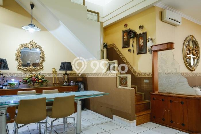 Rumah luas di Jl. Cemara Cipete Selatan, Cilandak Jakarta Selatan Rumah luas di Jl. Cemara Cipete Selatan, Cilandak Jakarta Selatan
