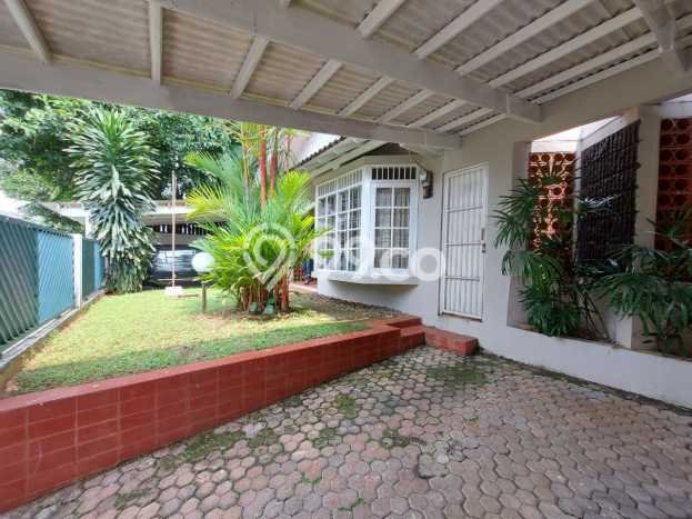For Sale! Premium House LT 302m2 Desain Elegan di Bintaro For Sale! Premium House LT 302m2 Desain Elegan di Bintaro