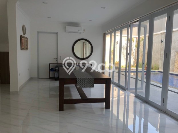 Disewakan Rumah Konsep Modern di Lippo Cikarang Cikarang dengan 5 KT Disewakan Rumah Konsep Modern di Lippo Cikarang Cikarang dengan 5 KT