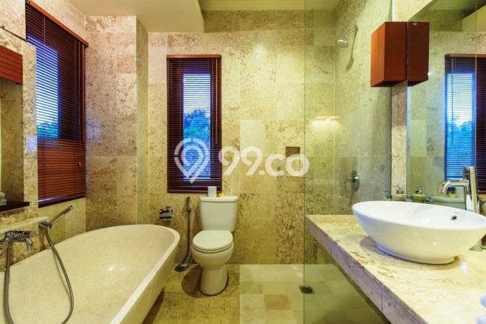 Rumah Mewah LB 350m2 Siap Huni Desain Elegan di Ungasan, Badung Rumah Mewah LB 350m2 Siap Huni Desain Elegan di Ungasan, Badung