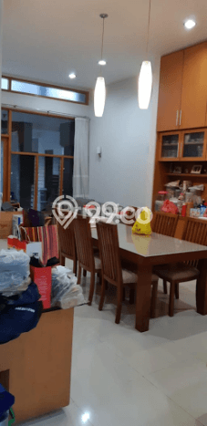 Rumah Luxury Modern Tanpa Renovasi di Manyar Surabaya Rumah Luxury Modern Tanpa Renovasi di Manyar Surabaya