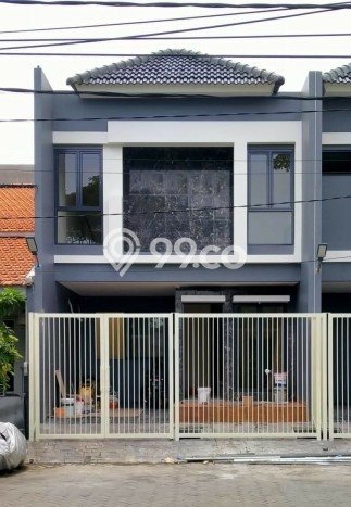 Dijual Rumah 4 Kamar Lokasi Ideal Nyaman dan Strategis di Rungkut Dijual Rumah 4 Kamar Lokasi Ideal Nyaman dan Strategis di Rungkut