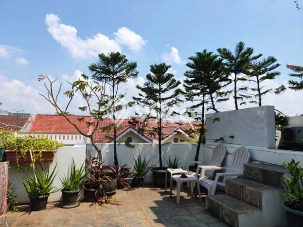 Hunian Mewah LB 300m2 Siap Pakai Desain Elegan di Pondok Kelapa, Jakarta Timur Hunian Mewah LB 300m2 Siap Pakai Desain Elegan di Pondok Kelapa, Jakarta Timur