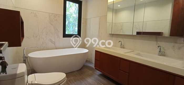 Rumah Elit Modern Tanpa Renovasi di Pondok Indah Jakarta Selatan Rumah Elit Modern Tanpa Renovasi di Pondok Indah Jakarta Selatan