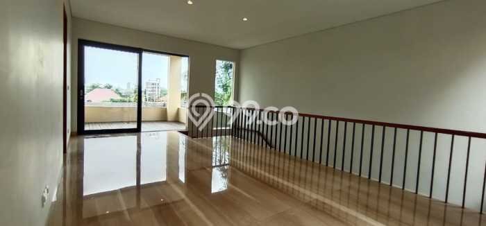 Rumah Elit Modern Tanpa Renovasi di Pondok Indah Jakarta Selatan Rumah Elit Modern Tanpa Renovasi di Pondok Indah Jakarta Selatan