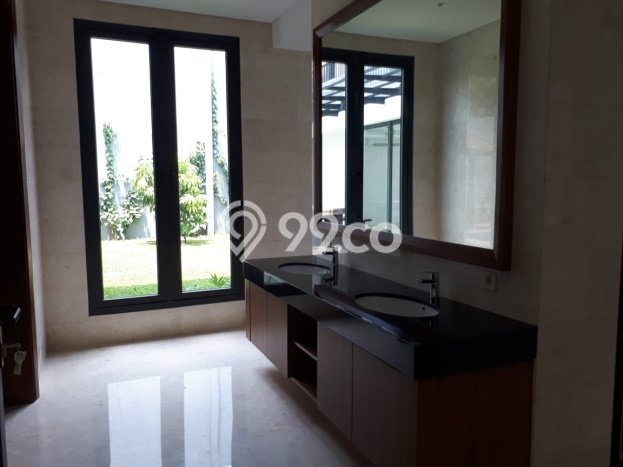 Dijual Rumah Mewah Megah Dengan View Eksklusif di Kemang, Jakarta Selatan Dijual Rumah Mewah Megah Dengan View Eksklusif di Kemang, Jakarta Selatan