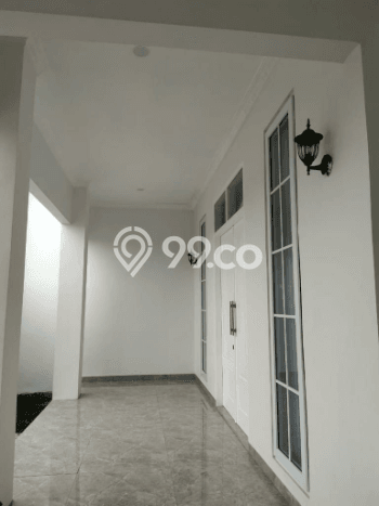 Rumah Mewah LB 300m2 Siap Pakai Desain Elegan di Grand Wisata, Bekasi Rumah Mewah LB 300m2 Siap Pakai Desain Elegan di Grand Wisata, Bekasi
