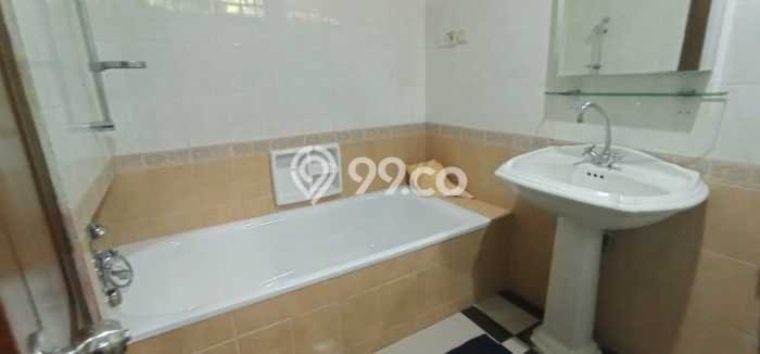 Lokasi terbaik! Rumah siap pakai disewakan di Cilandak LB 600m2 Lokasi terbaik! Rumah siap pakai disewakan di Cilandak LB 600m2