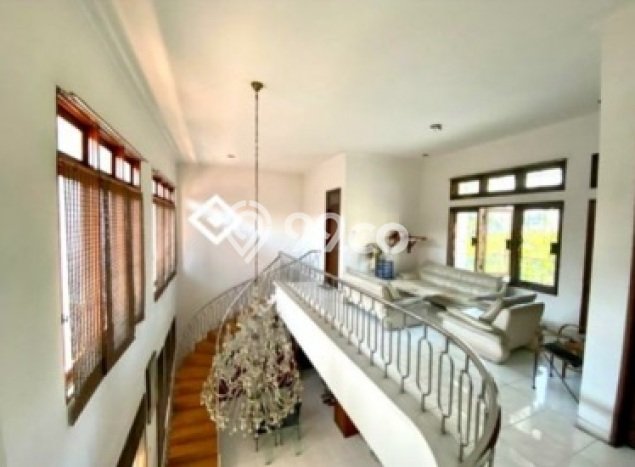 Rumah Mewah LB 300m2 Siap Pakai Desain Elegan di Citraland, Surabaya Rumah Mewah LB 300m2 Siap Pakai Desain Elegan di Citraland, Surabaya