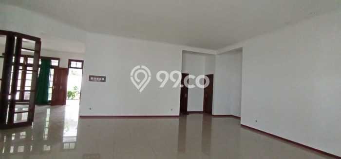Disewakan! Rumah 5 Kamar Tidur &
3 Kamar Mandi di Kemang, Jakarta Selatan Disewakan! Rumah 5 Kamar Tidur &
3 Kamar Mandi di Kemang, Jakarta Selatan