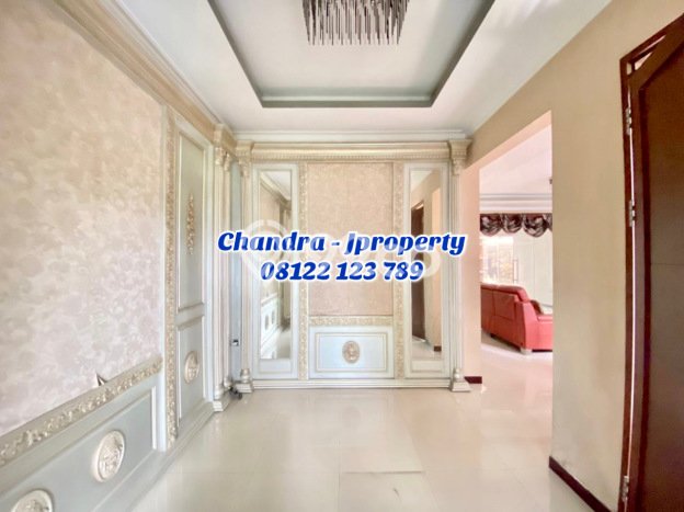 Rumah Elit LB 712m2 Siap Pakai Desain Elegan di Kota Baru Parahyangan, Bandung Rumah Elit LB 712m2 Siap Pakai Desain Elegan di Kota Baru Parahyangan, Bandung
