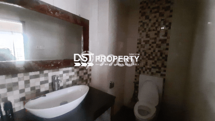For Sale! Luxury House LT 250m2 Desain Modern di Batam Centre For Sale! Luxury House LT 250m2 Desain Modern di Batam Centre