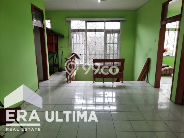 Rumah Menguntungkan di Pusat Kota Bojongloa, Bandung - 6 Kamar Tidur Rumah Menguntungkan di Pusat Kota Bojongloa, Bandung - 6 Kamar Tidur